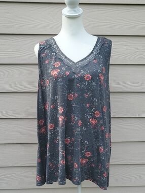 Torrid Floral Swing Tank Top Size 3X Gray Pink Lace Back